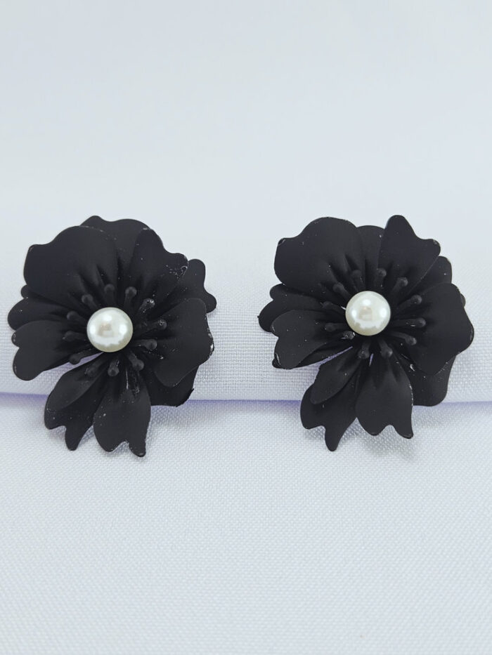 Brinco flor pérola central