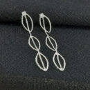 Brinco oval fio trançado pêndulo com ponto de luz