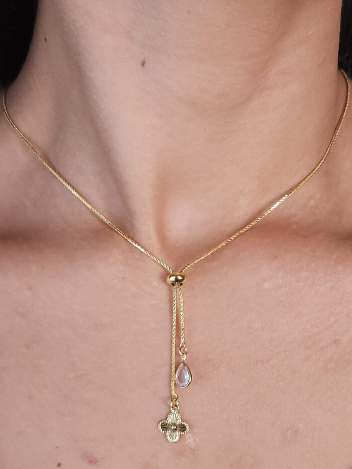 Gargantilha gravatinha ponto de luz com trevo