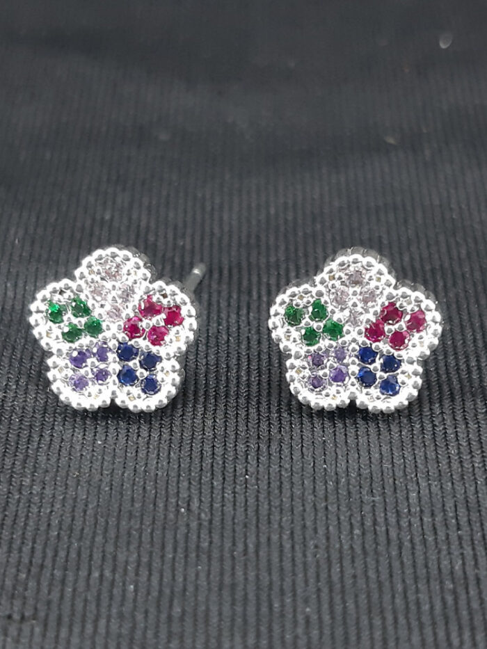 Brinco fixo flor com microzircônias