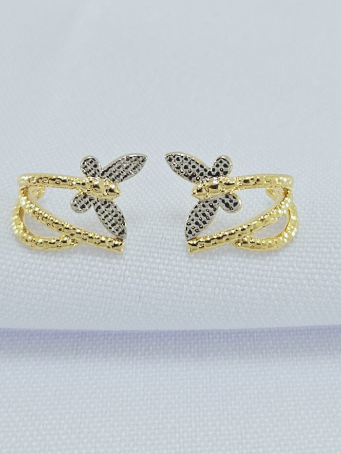 Brinco três fios detalhe borboleta