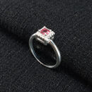 Anel quadrado minimalista rosa cravejado