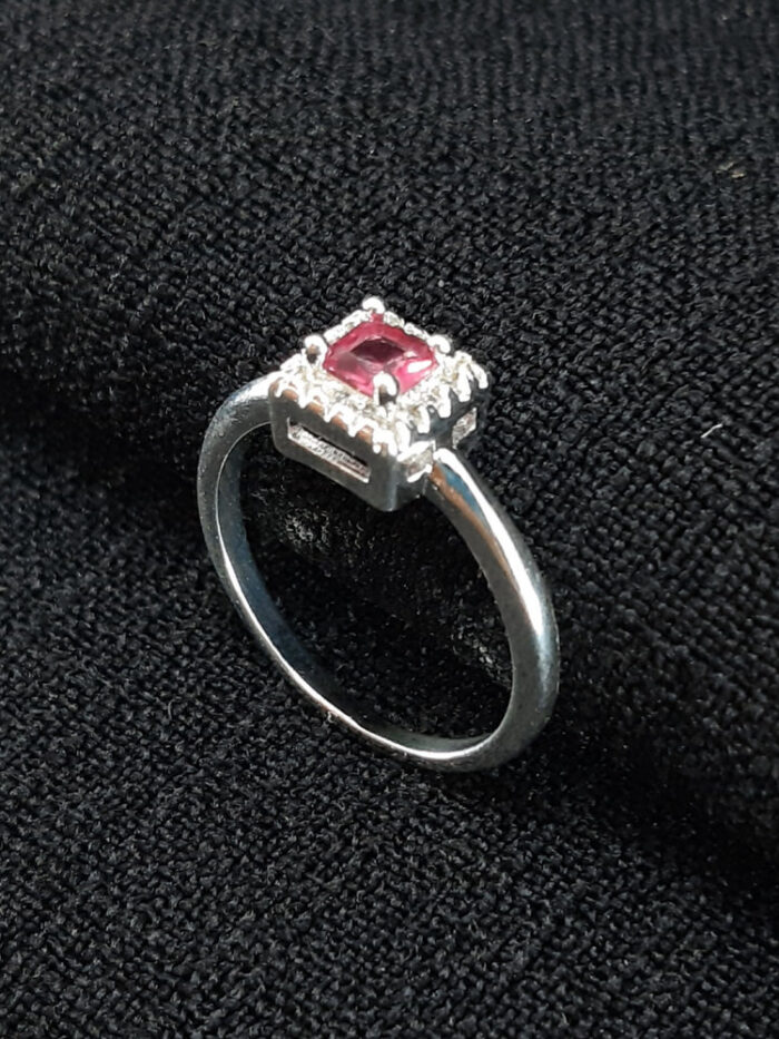 Anel quadrado minimalista rosa cravejado