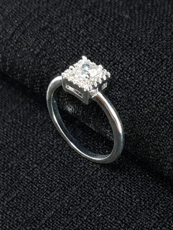 Anel quadrado minimalista cristal cravejado