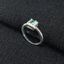 Anel quadrado minimalista verde água cravejado