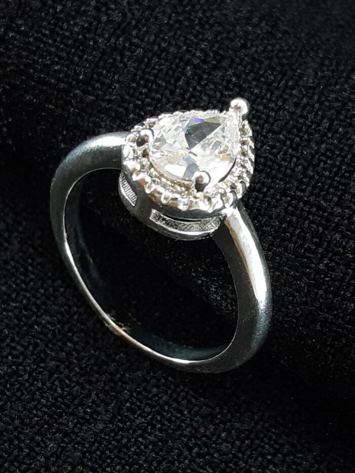 Anel gota cristal cravejado