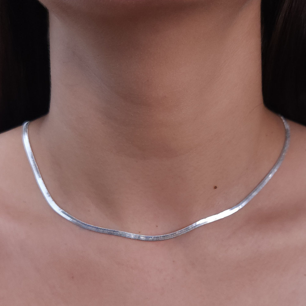 Gargantilha chocker malha laminada