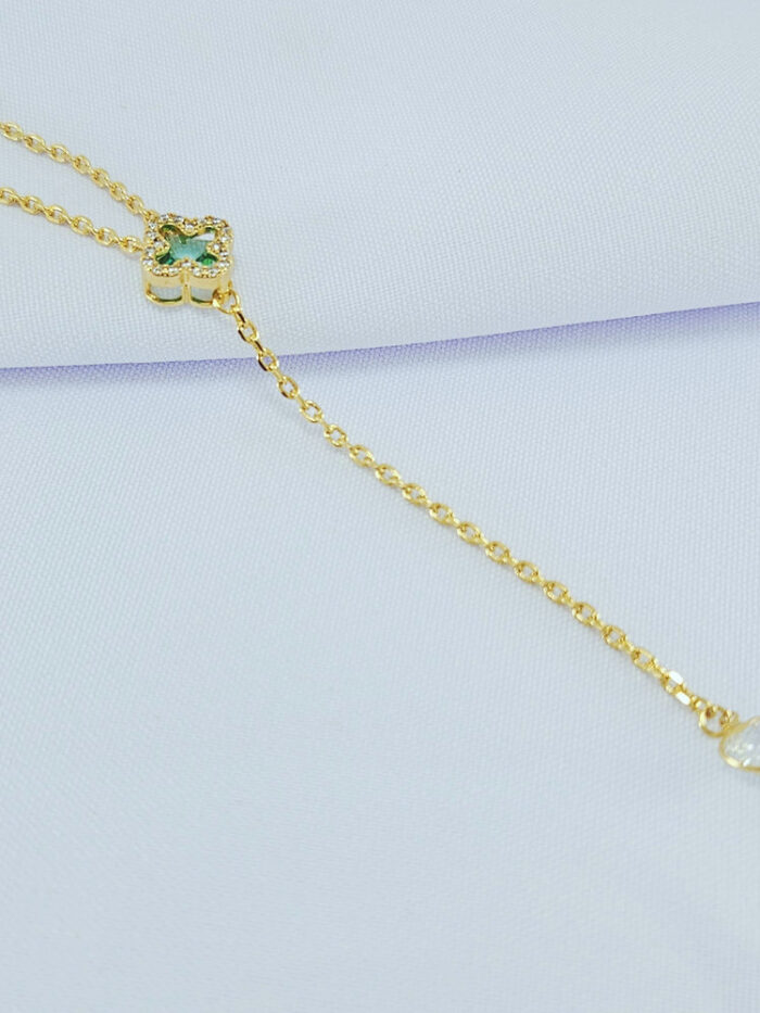 Gargantilha estilo gravatinha com trevo