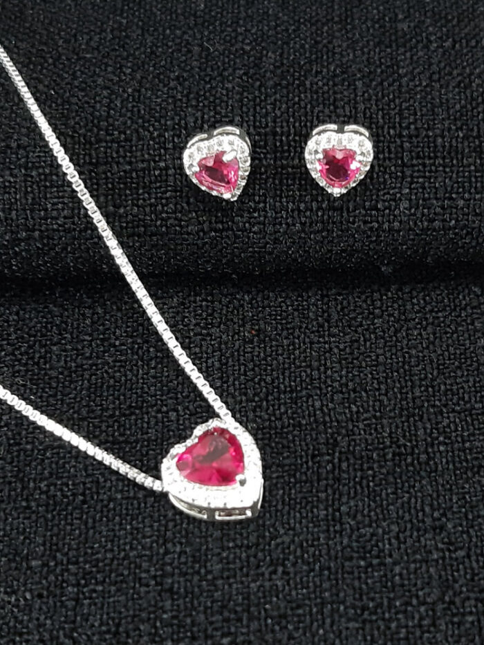 Conjunto com coração borda cravejada