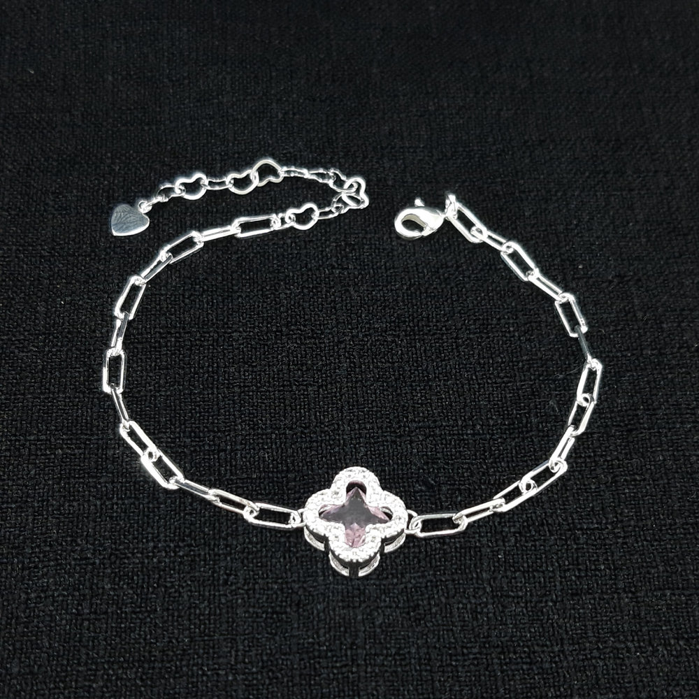 Pulseira elos cartier com trevo borda cravejado