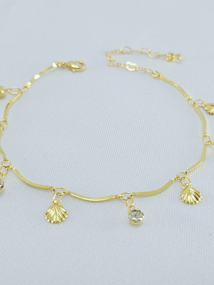 Pulseira caninho com conchas e ponto de luz