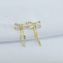 Brinco laço pedra baguete com fio veneziana detalhado