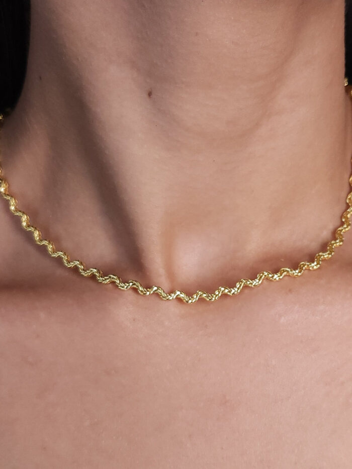 Gargantilha choker fio ondulado