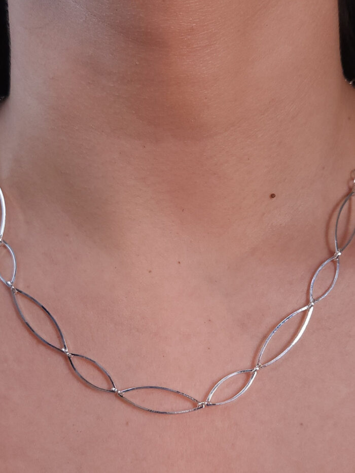 Gargantilha choker elos vazados oval