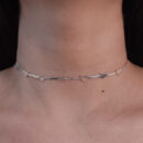 Gargantilha choker laminada com corações