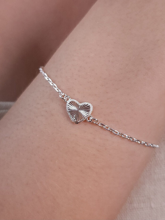 Pulseira coração detalhado