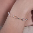 Pulseira elos vazado detalhado