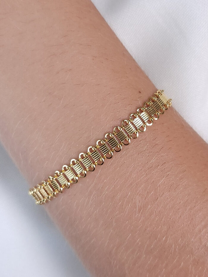 Pulseira elos vazado e detalhado
