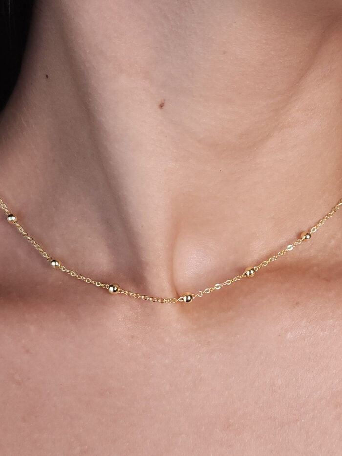 Gargantilha choker com bolinhas dourada