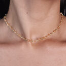 Gargantilha choker com bolinhas detalhadas