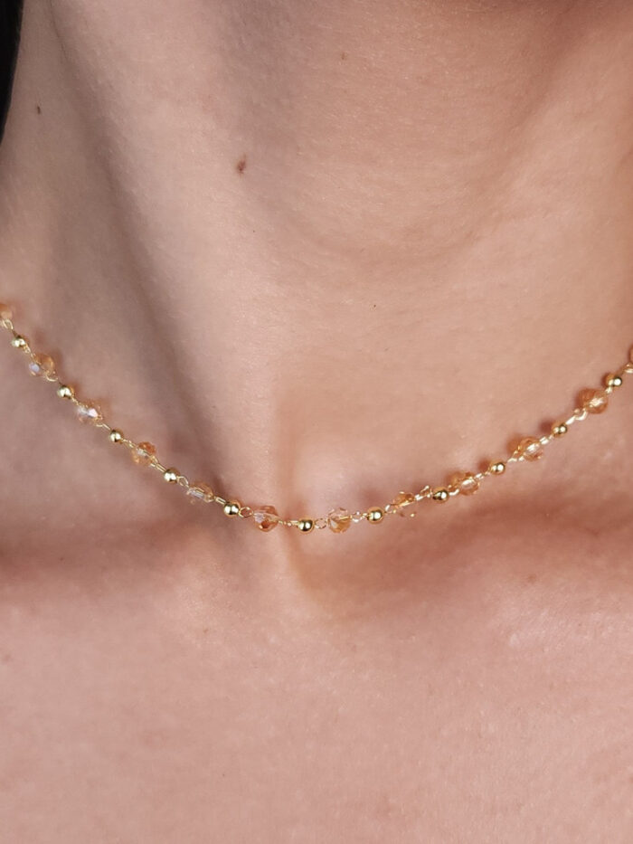 Gargantilha choker com bolinhas detalhadas