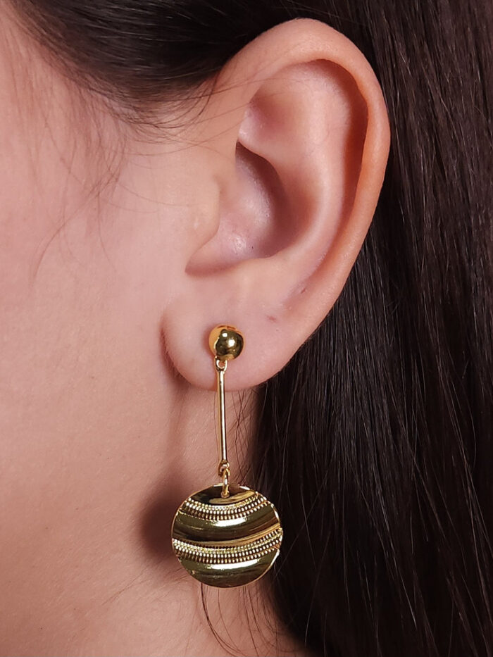 Brinco caninho pêndulo círculo detalhado