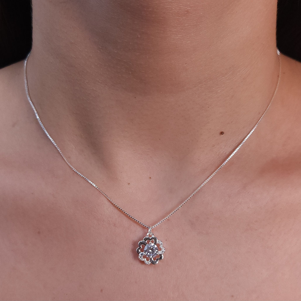 Gargantilha flor com pedra cristal