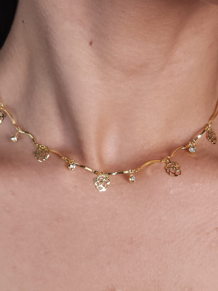 Gargantilha choker caninhos com folhes vazada