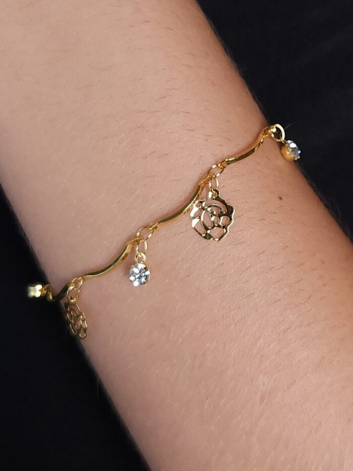 Pulseira caninho com flores e ponto de luz