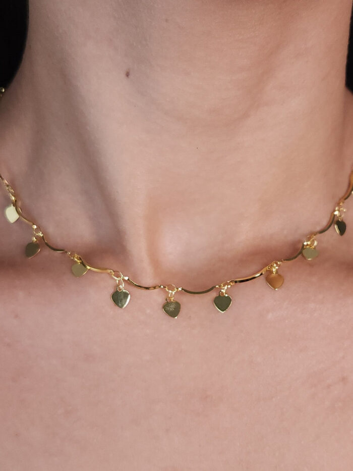 Gargantilha choker caninho com corações pêndulo