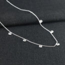 Gargantilha longuinho com ponto de luz cristal