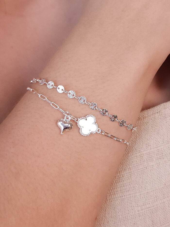 Pulseira dupla detalhe trevo e coração pêndulo