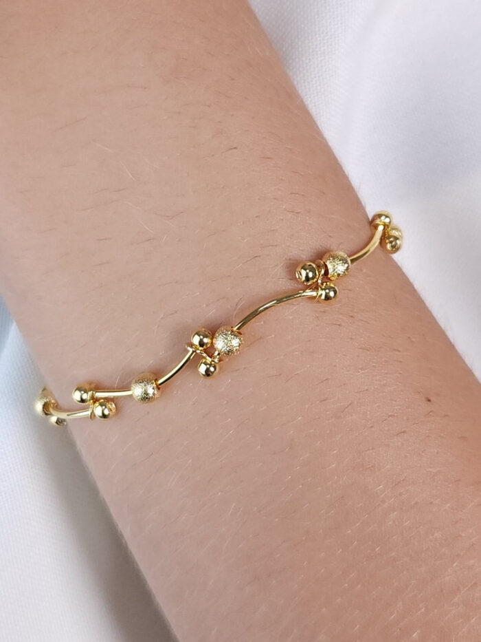 Pulseira elo curvado liso com bolinhas