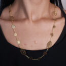 Gargantilha longuinho com folhas vazada