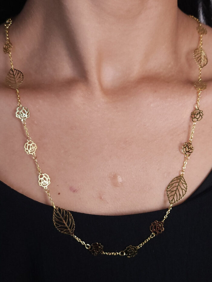 Gargantilha longuinho com folhas vazada