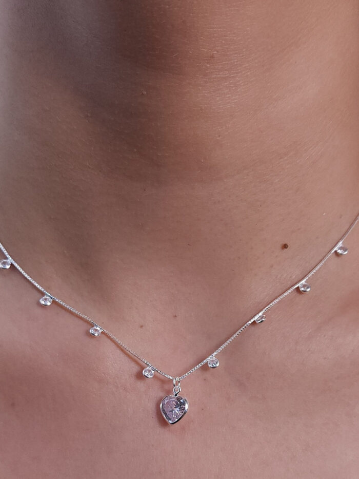 Gargantilha pontos de luz e coração pêndulo