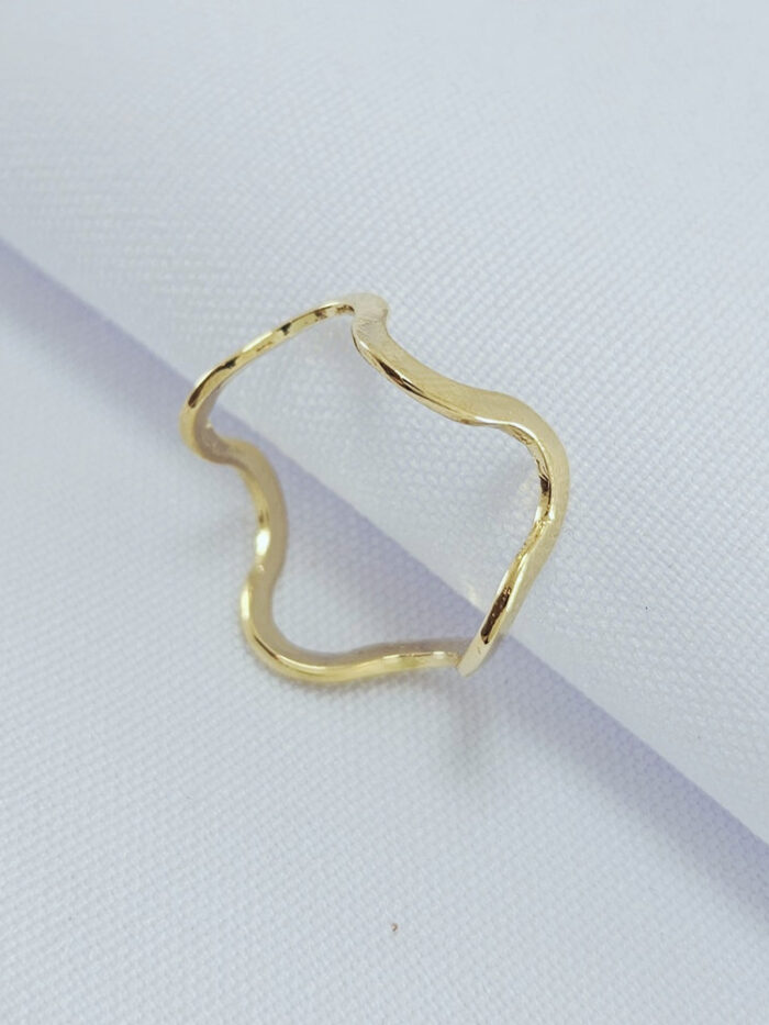 Anel formato ondulado