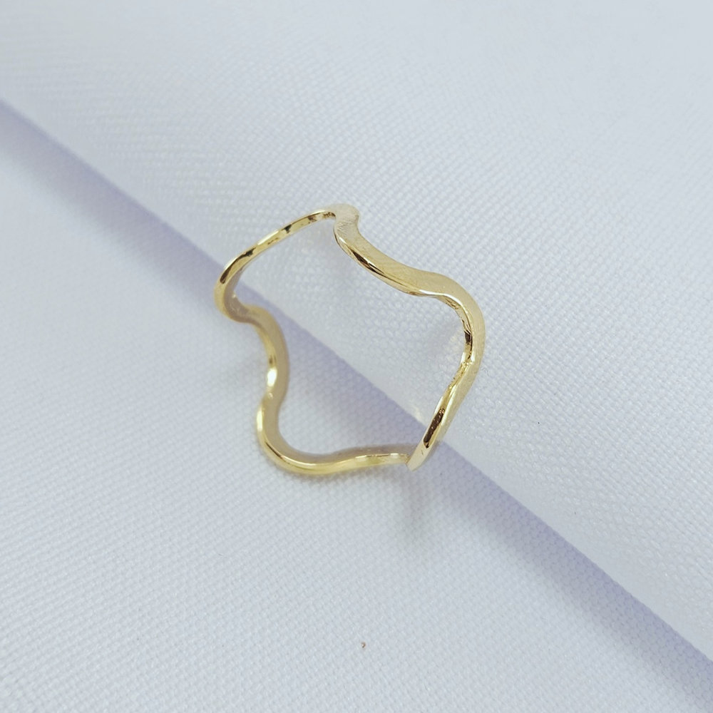 Anel formato ondulado