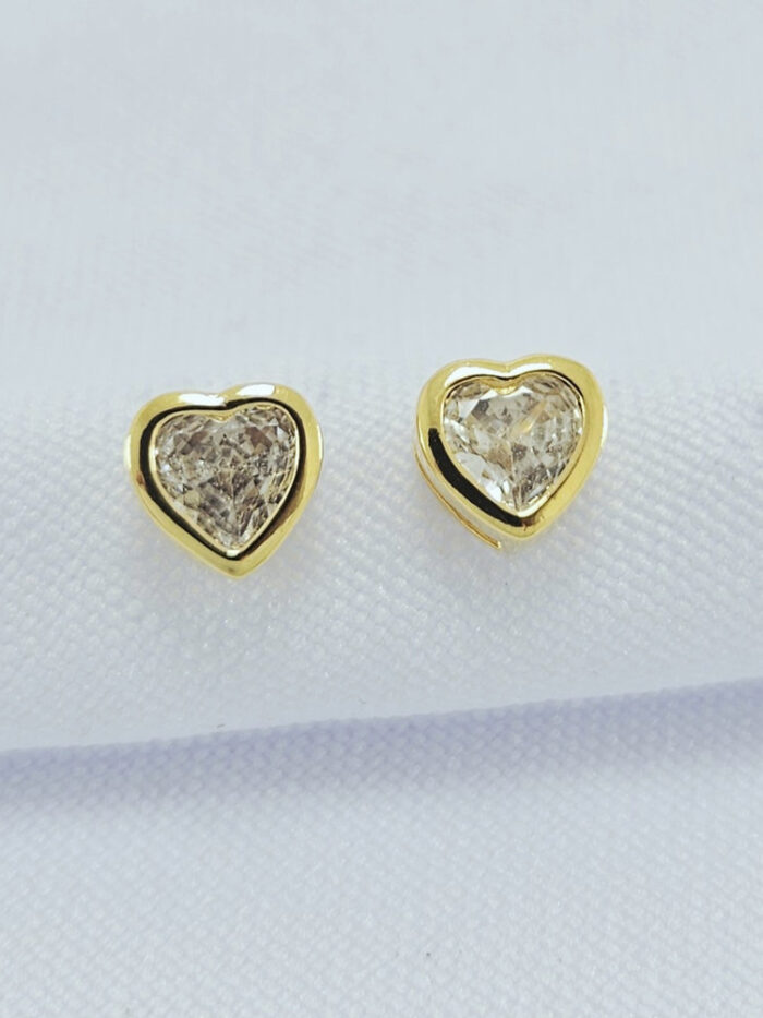 Brinco ponto de luz coração borda vazado