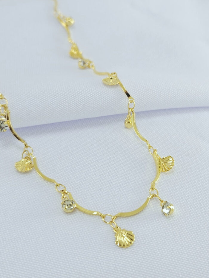 Gargantilha choker pontos de luz e corações pêndulo