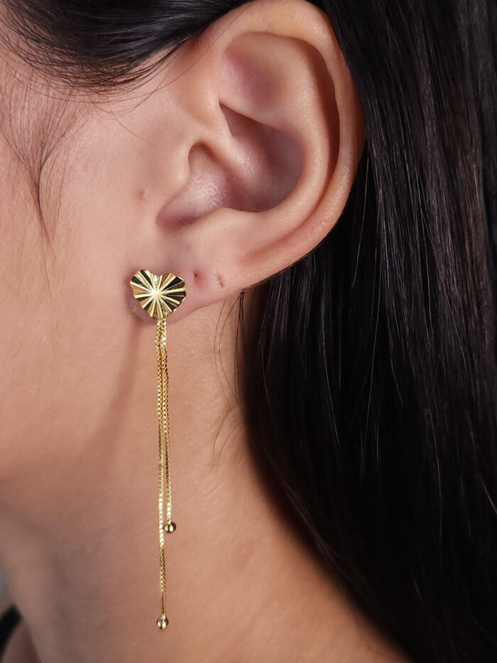 Brinco base coração detalhado com fio veneziana