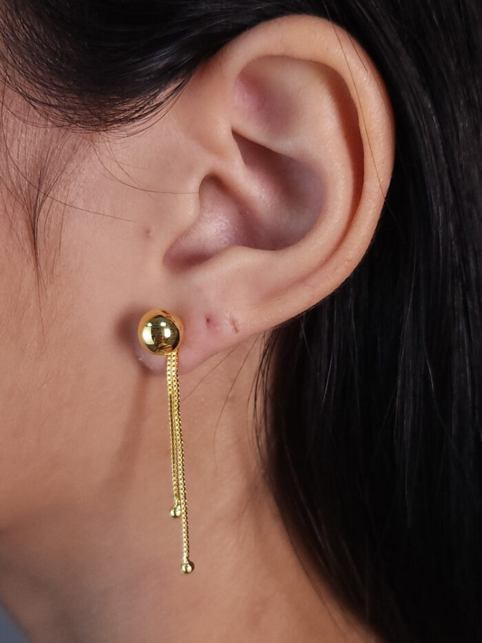 Brinco bola dourada com fios