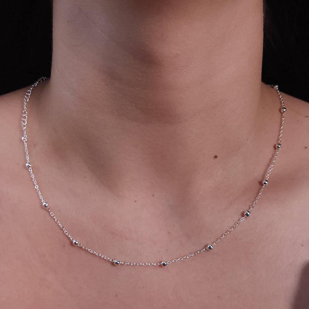 Gargantilha longuinho detalhe bolinhas