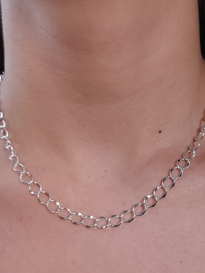 Gargantilha choker elos circulares vazados