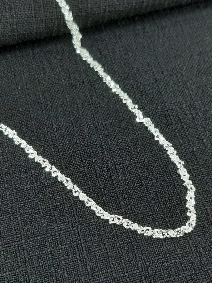 Gargantilha choker elos entrelaçados