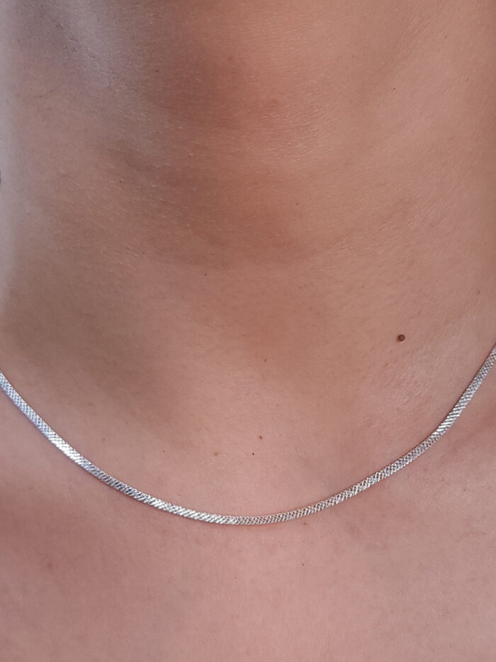 Gargantilha choker detalhe laminada