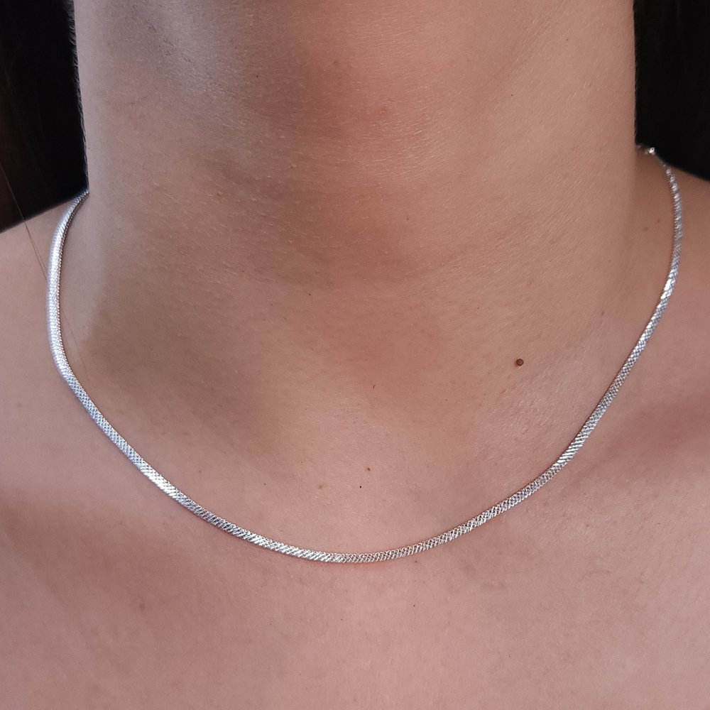 Gargantilha choker detalhe laminada