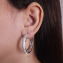 Brinco argola detalhe cravejada