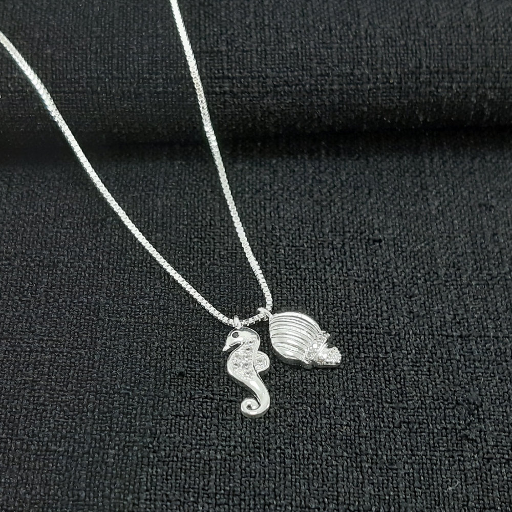 Gargantilha cavalo marinho com concha