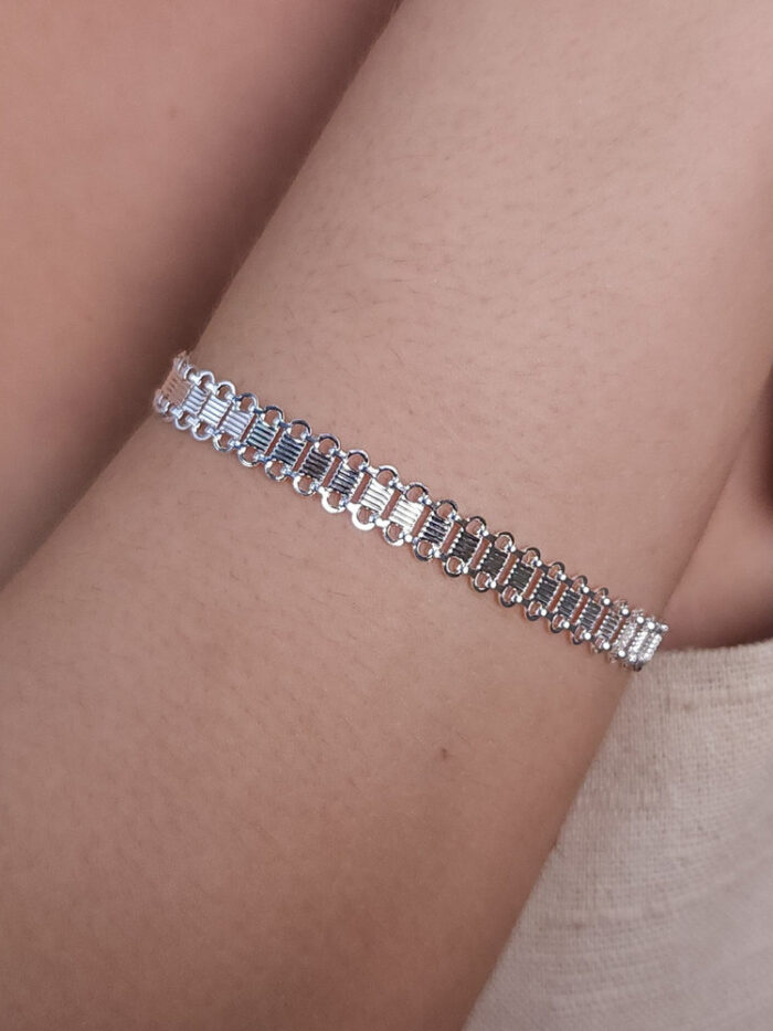 Pulseira faixa detalhe vazado